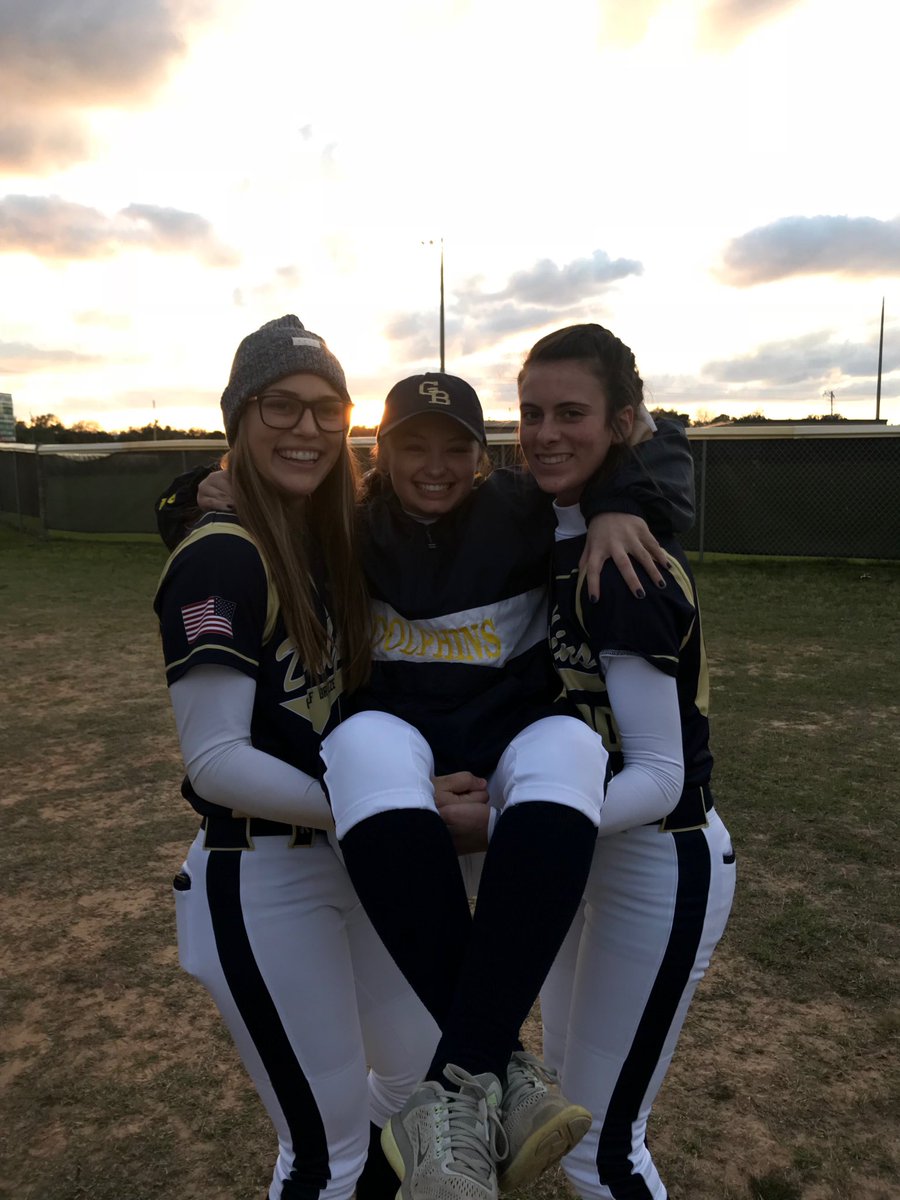 hannahfeerick_'s tweet photo. Happy birthday sweet soul @erin_bailey2 Im so happy for you and how far you've come! Never stop telling stories and being superstitious, love yuuuu😇💓💓 https://t.co/aNA8SDLwFH