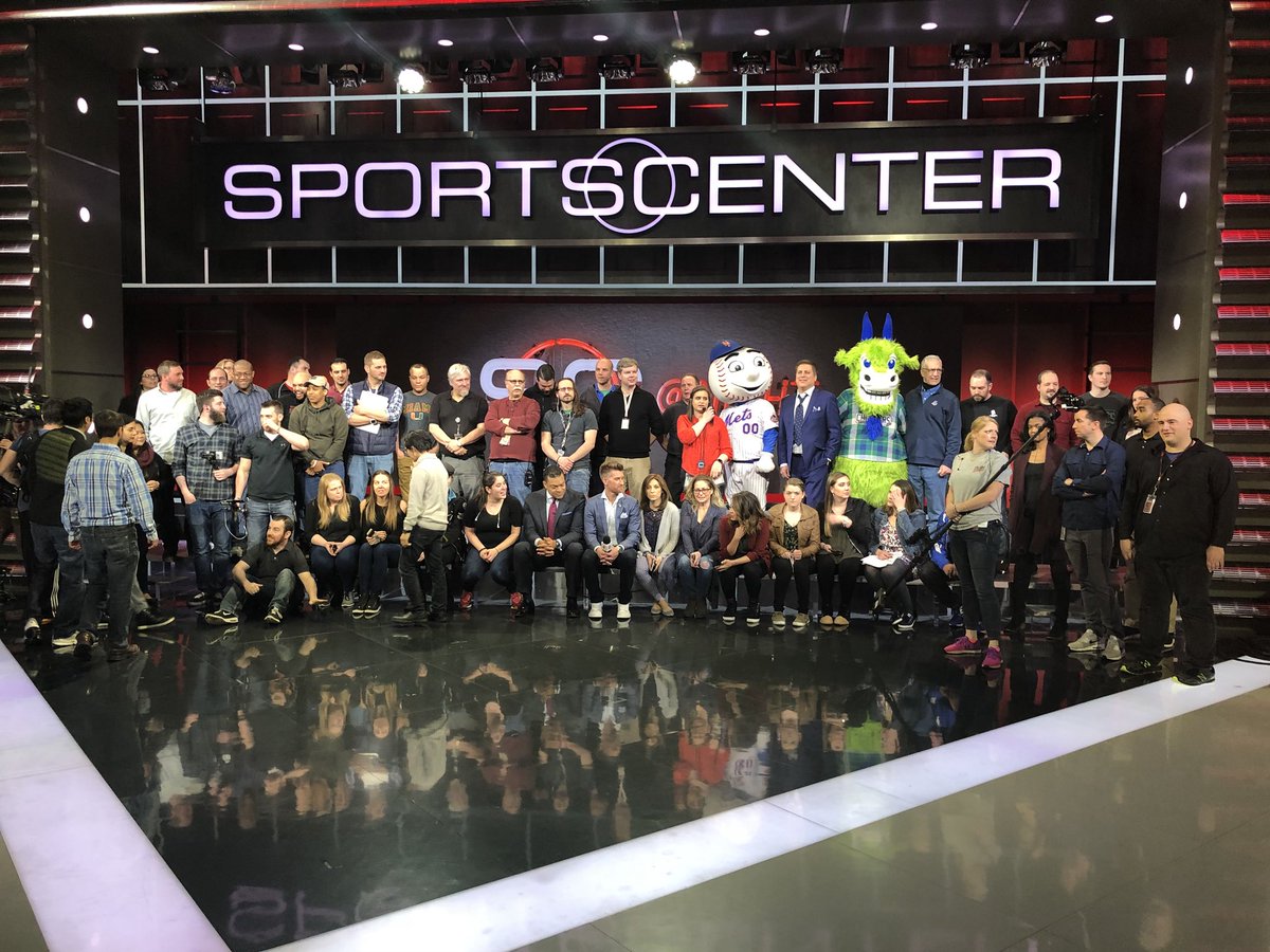 ESPNPR's tweet photo. See these folks? They are some of the people who bring you @SportsCenter. They love sharing nights like tonight with you, the fans. #SCAllAccess #servingsportsfans https://t.co/Qa4zv3Y0jt