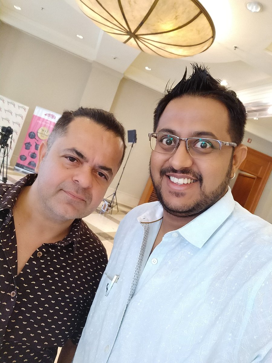 anishdeshmukh's tweet photo. Surprisingly met power chef @VickyRatnani in morning Rush hours.
It's always a great pleasure talking to you chef 😍
Thanks for your valuable time
#powerchef #chef #cheflife #WednesdayMotivation #wednesdaythoughts 
@FoodBloggerAI @VickyRatnani @imbevda @foodietweeter https://t.co/zEdNZj5NJ5