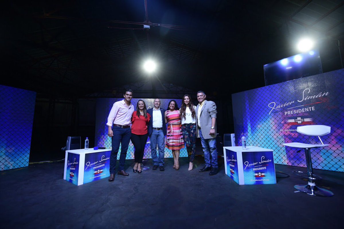 JaviSiman's tweet photo. Esta es una manera diferente de hacer política en nuestro país. Gracias @SulenAyala @MaggieCortez @MauricioMenotty @rolomorales01 @Bessy_Rios #CambiemosElSalvador #AQuemarropa #RingDigital https://t.co/TCbDeXm8yc