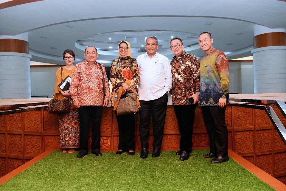 EkoSandjojo's tweet photo. Bersama tim advicer Kemendes PDTT https://t.co/mtOAtlJsPb