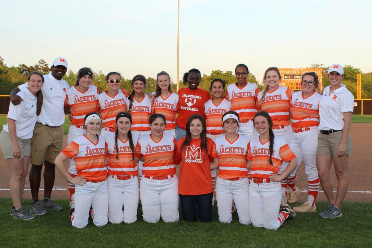 ambush191's tweet photo. 10-0 y’all are a blessing. ⚾️💛 #FLH https://t.co/aXU3O0by9O