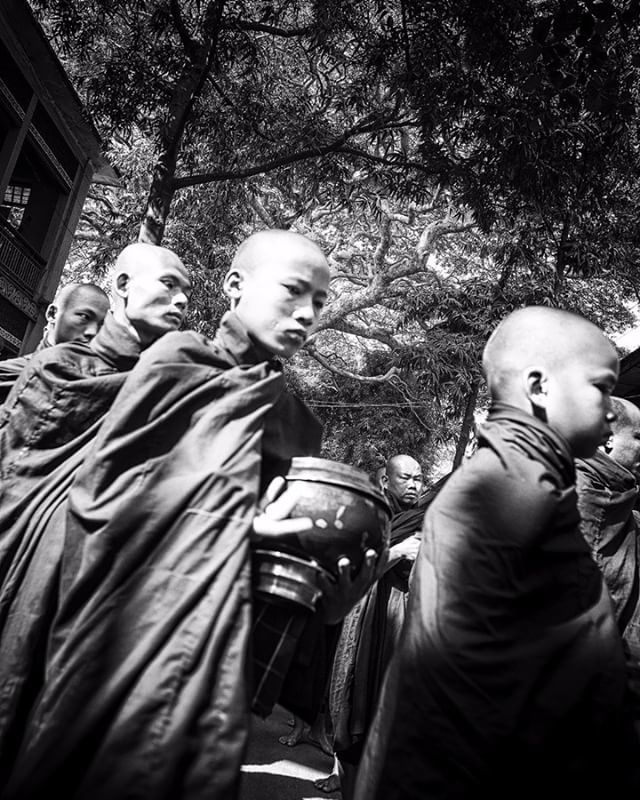 MarioLanini's tweet photo. #costantementeinviaggio #travel #travelphotography #burma #myanmar #birmania #monk #monaci #amarapura #bn #instame #instareflex #instapic #instaphoto #tuttotrannechephotographer #wwwmariolaniniit https://t.co/KTmIcRogIH