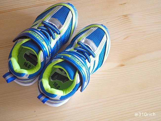 藤村みどり 1歳 5歳 子供の靴のインソールに貼る 絵合わせシール を買いました 左右に分かれる2枚1対のシールで 靴の 左右の目印になります ラミネート加工されたシールなので 毎日履いてもボロボロになりにくいですよ 我が家は働く車を選びました