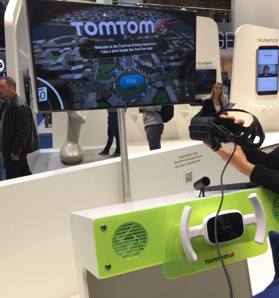 Eddysoft's tweet photo. @gizbot @Apple The same Driving Experience we saw with the Renault #Symbioz :

https://t.co/jf2ibHehed

#ProjectTiTan = TomTom ?!?! 😳

#TomTomMotionQ
#TomTomHDmap incl ‘magical’ RoadDNa
#TomTomAutoStream 
#TomTomDrivingExperience https://t.co/13OIVXTuQB