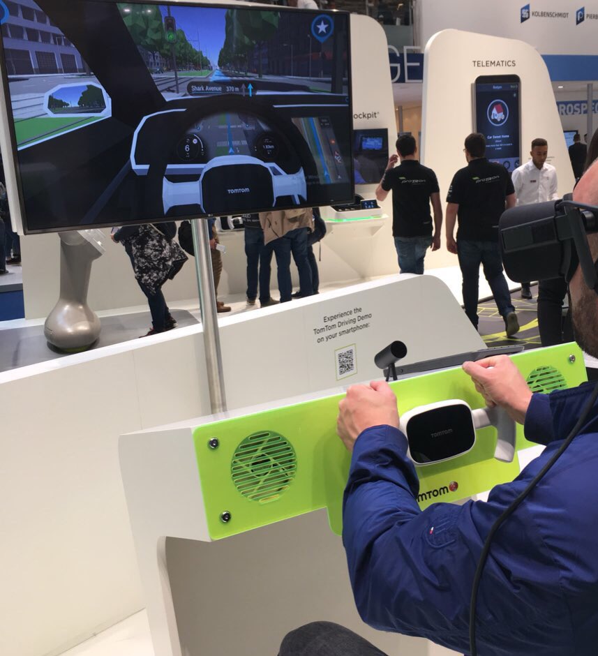 Eddysoft's tweet photo. @gizbot @Apple The same Driving Experience we saw with the Renault #Symbioz :

https://t.co/jf2ibHehed

#ProjectTiTan = TomTom ?!?! 😳

#TomTomMotionQ
#TomTomHDmap incl ‘magical’ RoadDNa
#TomTomAutoStream 
#TomTomDrivingExperience https://t.co/13OIVXTuQB
