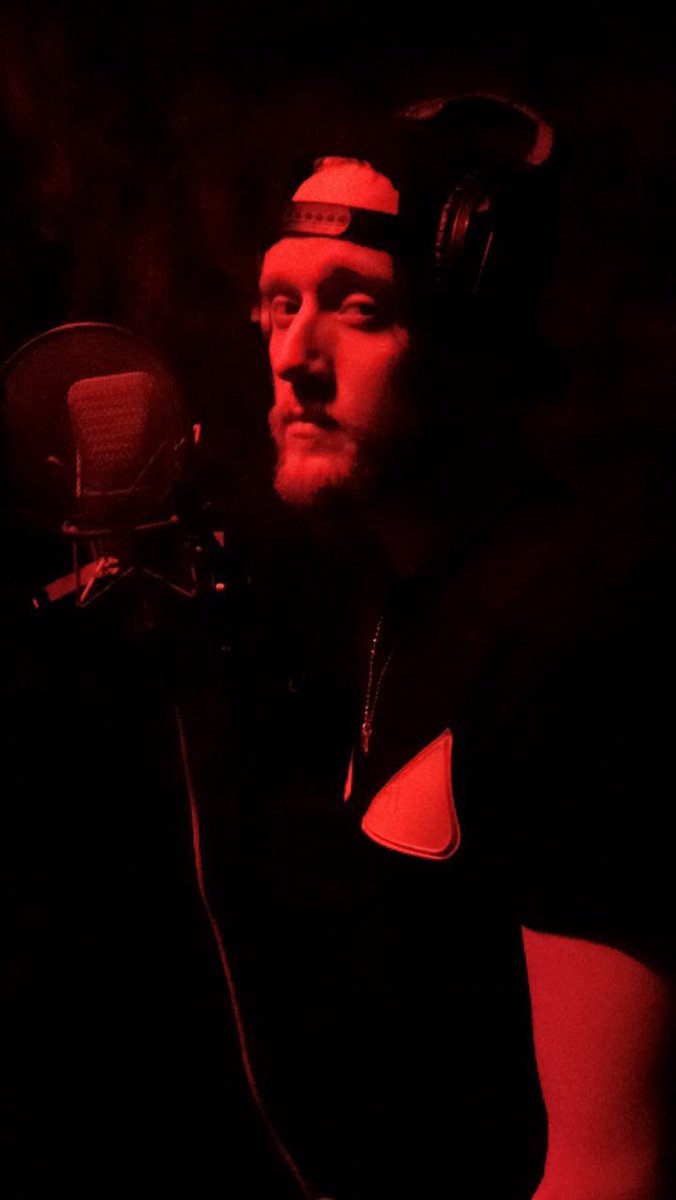 Russian_Mak's tweet photo. @strongerbondrec When I Check In 🖤 They Know It’s About To Be A Hit 🔌🐺 #Bolki #Volkee #WolfGang #MacMunna #Working #MakingHits #Russia #Brooklyn #NYC #Unsigned https://t.co/prZnCwmtFg