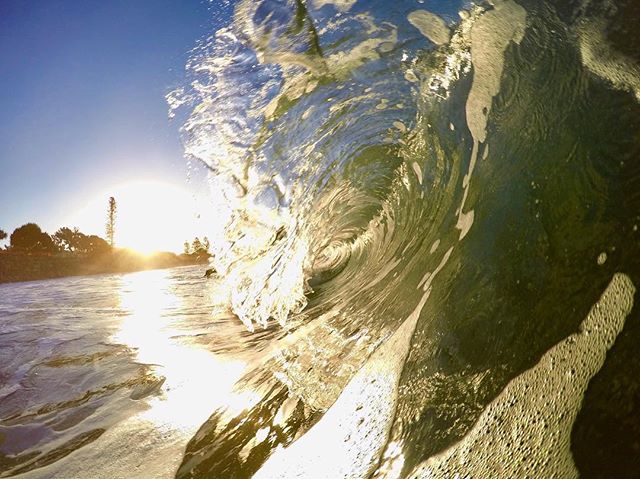 A beautiful afternoon 🏖☀️ #sunset #wave #break #shorebreak #moffatbeach #sunshinecoast @sunshinecoastdaily @sunsetorsunrisemagazine @visitcaloundra @dickybeachsurfclub 📷: @reecedhopkins

#DickyBeachSurfClub