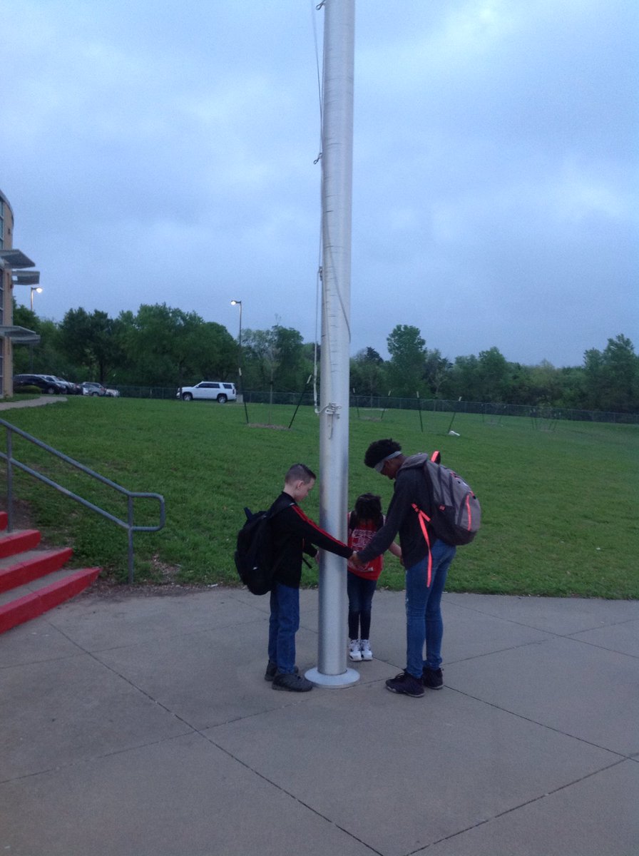 toney_mrs's tweet photo. #WREStudentCouncil #PRAYERatthepole
#GODisNOTintoNUMBERS #justAVAILABILITY #HEhears #andANSWERS #LORDHELPALLONTHESTAAR #priceless @DeidreHannible @wrefama https://t.co/jWuZGdRAMh