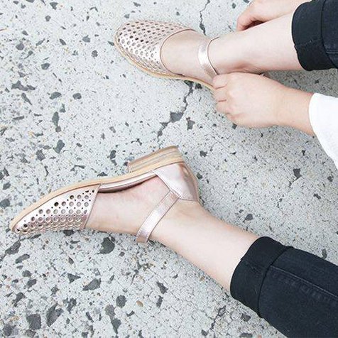 Styletread's tweet image. FEMININE FLATS| Love those everyday styles that you can pop on without having to think twice about comfort? Styletread has an amazing collection of versatile flats, including the pictured Quotes by I Love Billy.

Shop Flats here&amp;gt; bit.ly/2JymnIK