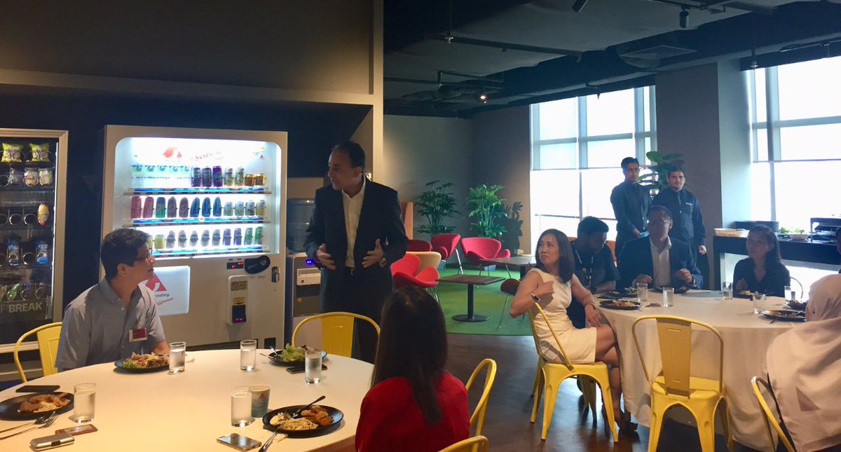 Sarah Lee tweet media