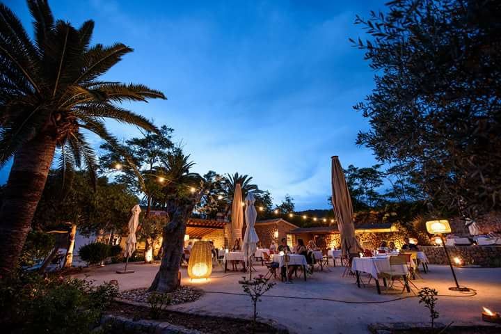 LuxTasteMaker's tweet photo. Sa Figuera Restaurant busca camarer@s con inglés (imprescindible), incorporación inmediata. CV a rrhh@hotelesport.com. #tastemakerjobs https://t.co/E8jJuBGEZC