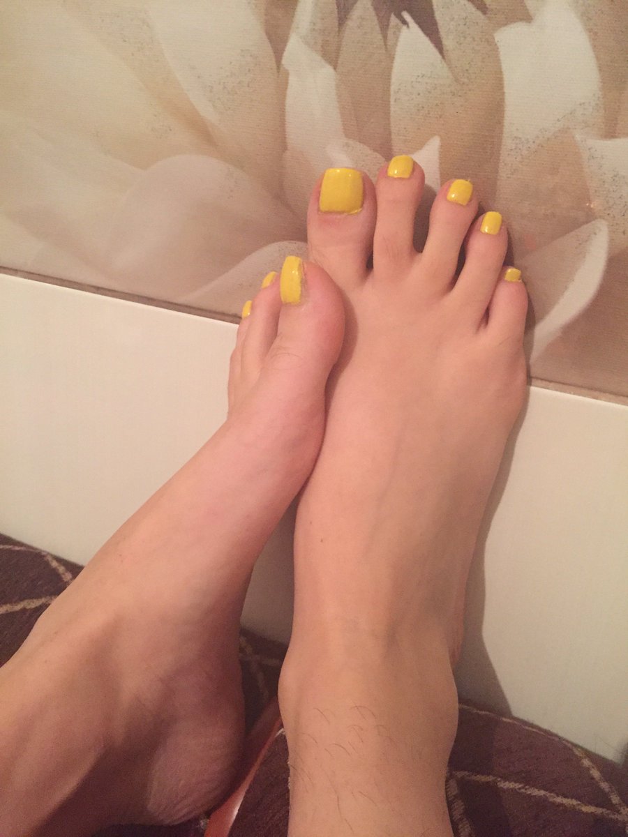 QueenSrah's tweet photo. I sell #feet #foot #soles #socks pictures or videos on request  dm me @Yesrtfeet1 @RTfeet @rtfindom @FeetAndSmiles @MoneyMakingFeet @RT4doms @rt_feet @RTfindomfeet @RTfeet @RTP1G @BrokeRTPig @BritFootBabes @rtfindom @RTfucker @rtfslave @RTPork @RTpindick @RToinky @RTmutt @rtserf https://t.co/GY3LEJfHRm