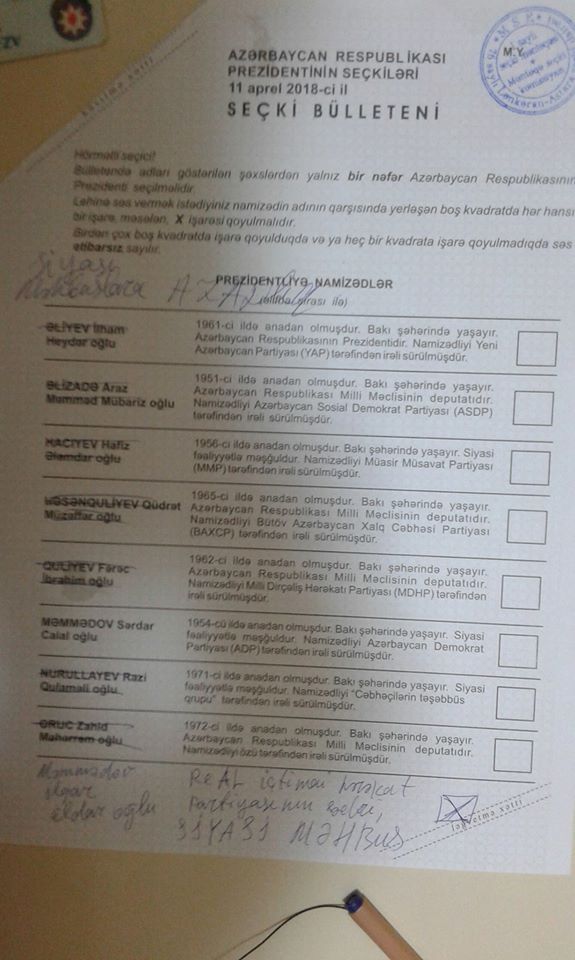 MikroskopMedia's tweet image. Seçkidə iştirak edən seçicilərdən biri səsini belə verib @ilgarmammadov #Elections2018 #sechki2018 #azvote2018 #növbədənkənar #azelections2018 #azelections #Azerbaijan #electionday #electionswithnews18 #ElectionSecurity
