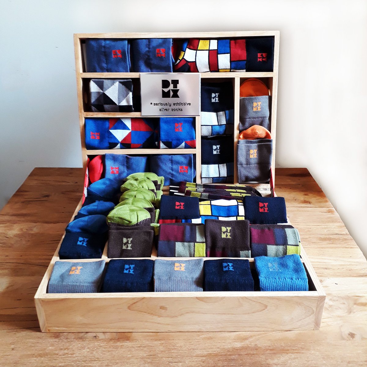 dtmxurbansocks's tweet photo. Retail socks display for @dtmxurbansocks #socks #silversocks #SocksoutWednesday #sockswag #sockgame #dtmxsocks #fashion #fashionblogger #fashionblog #funkysocks #colorsocks #coolsocks #fancysocks #casualsocks #dresssocks #shopping https://t.co/u4ZZzJcVXD