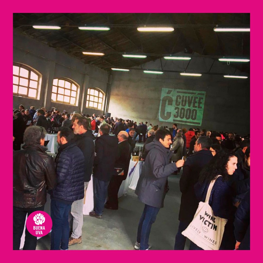 Buenauva's tweet photo. Ayer nos tocó trabajar duro😅 Compartimos jornada con algunos de nuestros elaboradores y con nuestros amigos de Cuvee 3000 que organizaban esta Muestra ‘18 en Madrid. #Gracias #Muestra18 #Cuvee3000 @cuvee3000 #Lamuestra18 #Madrid https://t.co/Yw3TQx6nOR