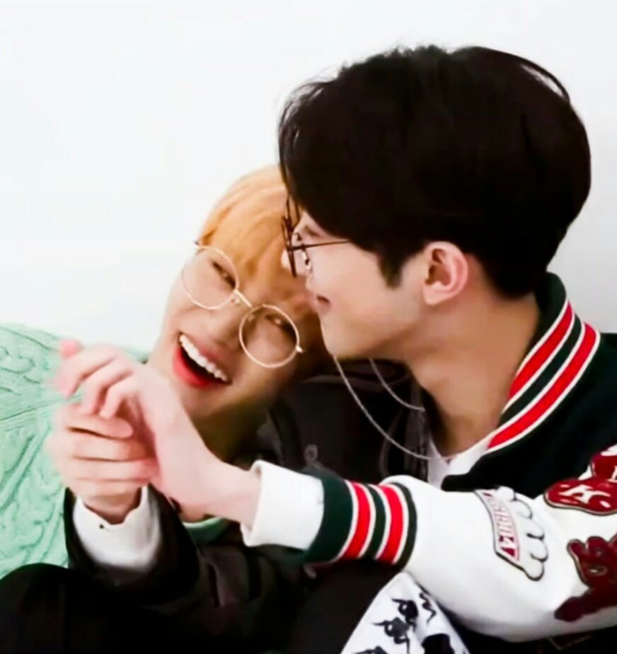 doraehwi's tweet photo. #판휘 uhhh well that was a bit too close , wasn't it >< ??
#PANHWI #GUANHWI https://t.co/VErjwxzRWx