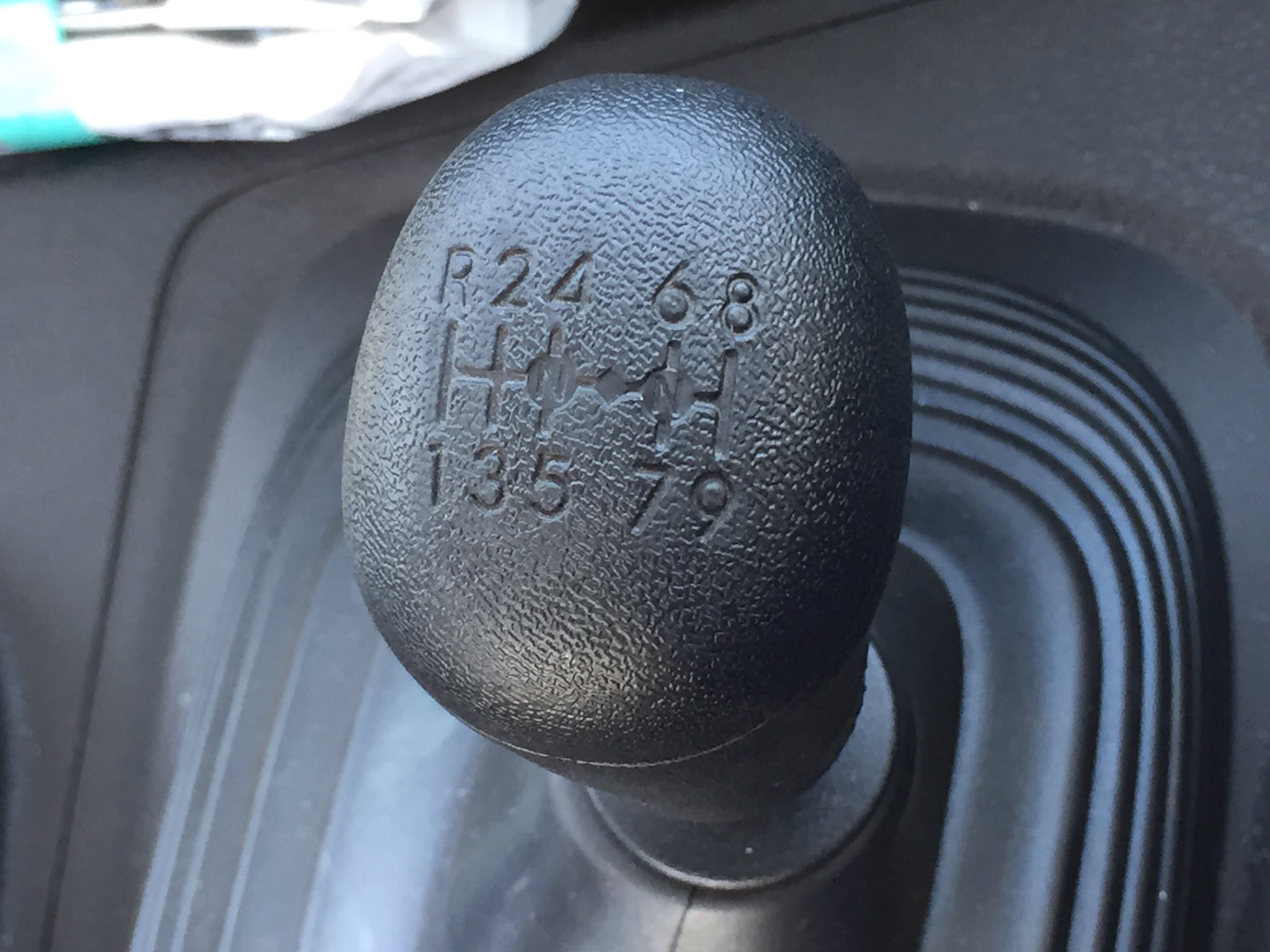 Shigoshigoon 続き ニュートラルが二つある 9速マニュアルミッションなので ギアチェンジ が細かくなるので一つ飛ばしのシフトチェンジ ローギアのニュートラルからハイギアのニュートラルに変わる時に パシュ っという音は心地よいです これから相棒になる