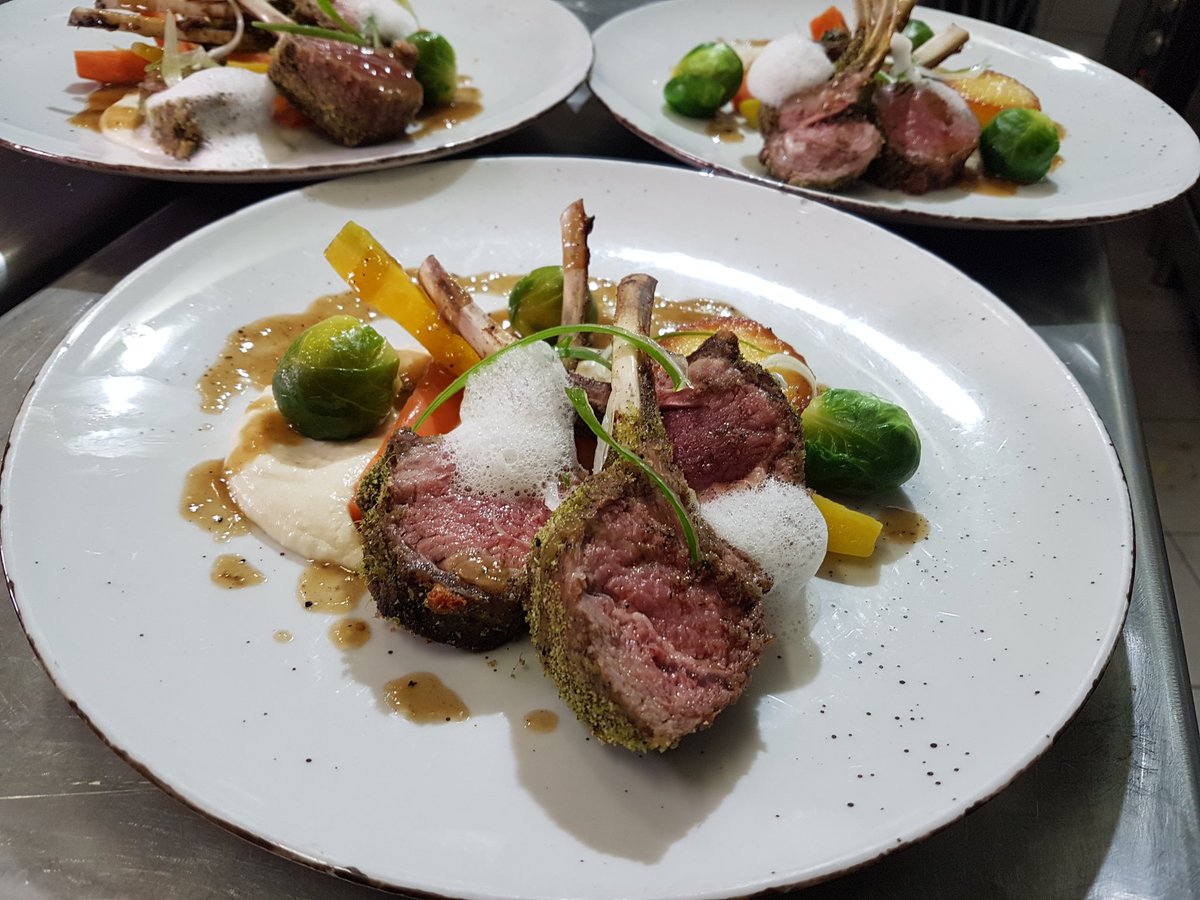 StariPisker's tweet photo. Jagnecje krone v #gostilnaStaripisker Celje Slovenija #steakhouse #lambracks https://t.co/V6ajPoRZaw