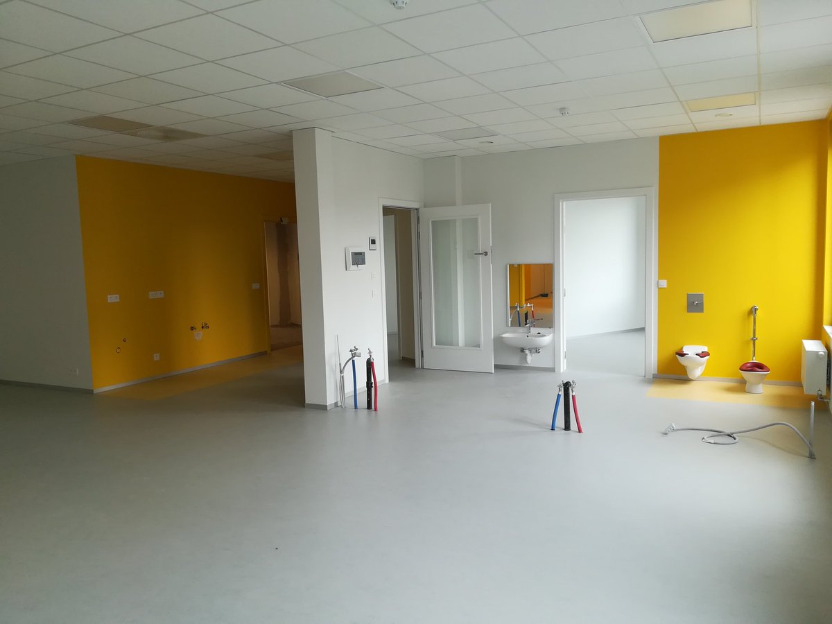 katebaert's tweet image. Boven het volksrestaurant #Vork in #Kortrijk komt in september de kinderopvang van het OCMW. Ook het Zorgbedrijf verhuist hier naartoe. De oppositie vindt het hele project van ruim 7 miljoen euro te duur. Meer @FocusWTV