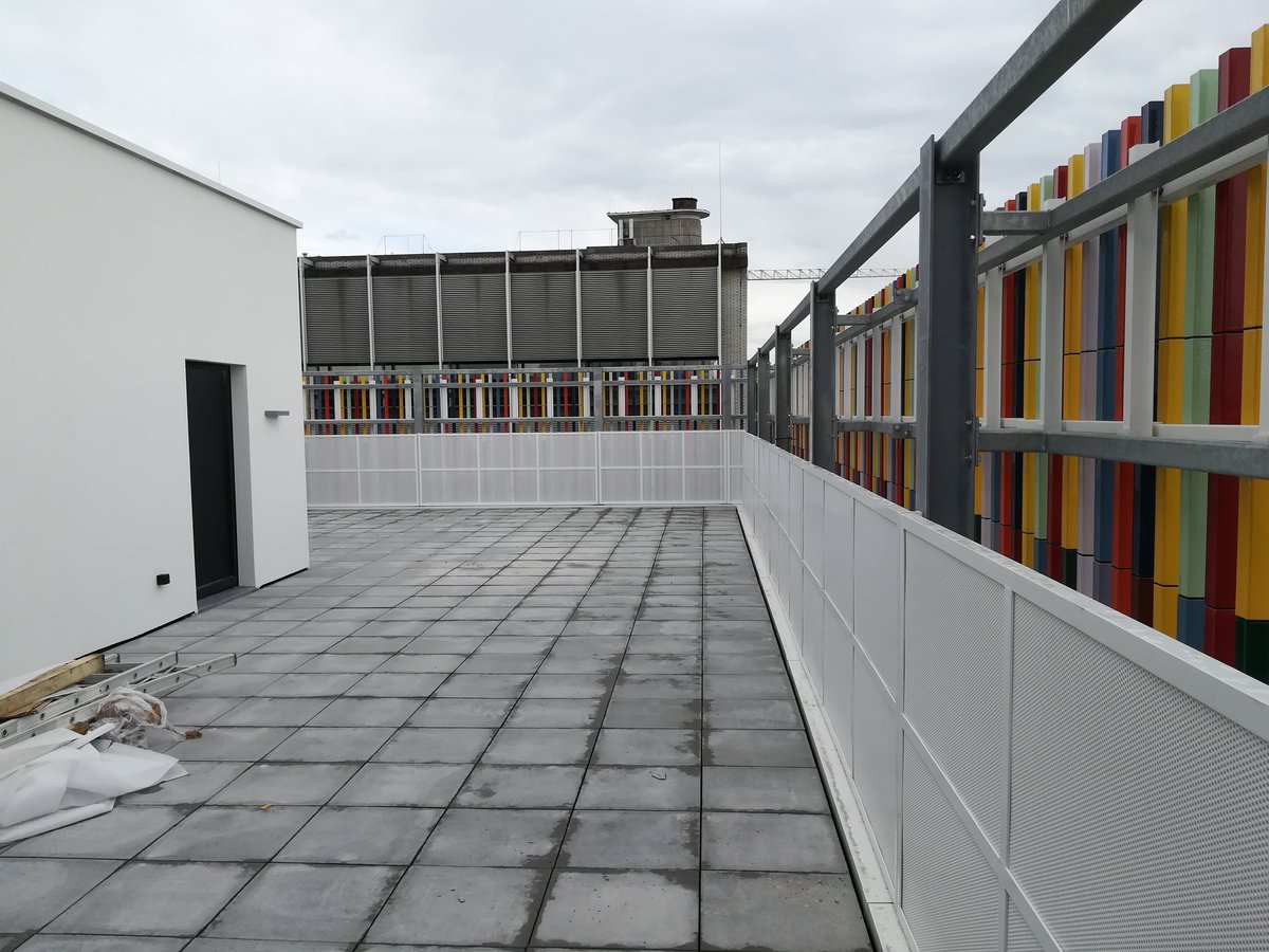 katebaert's tweet image. Boven het volksrestaurant #Vork in #Kortrijk komt in september de kinderopvang van het OCMW. Ook het Zorgbedrijf verhuist hier naartoe. De oppositie vindt het hele project van ruim 7 miljoen euro te duur. Meer @FocusWTV