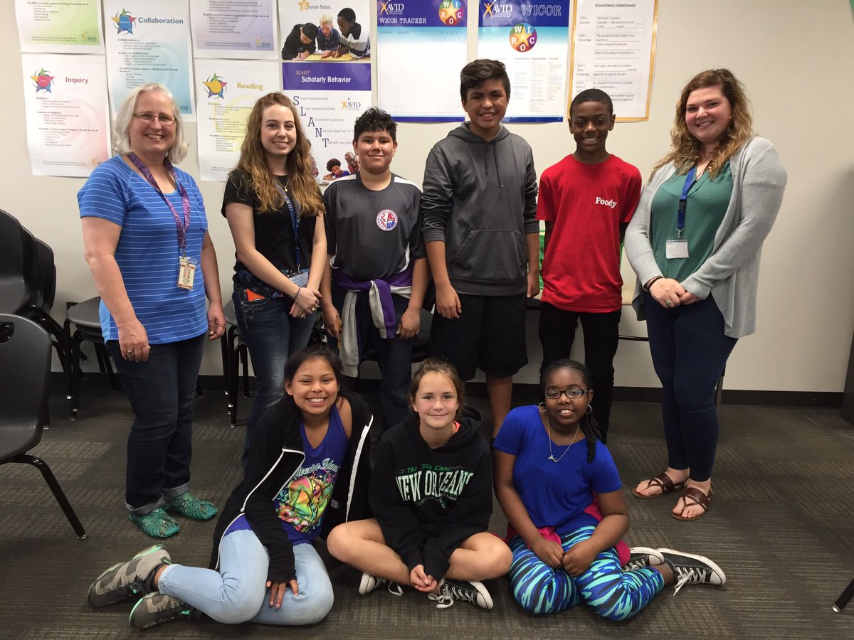 AvidPecan's tweet photo. I love my harding working AVID students at Pecan Trail #lovemyschoolday #ThisIsPT #ptavid17 https://t.co/xhkVaBGc93