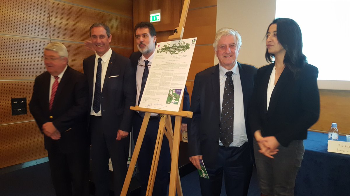SMEG_Gard's tweet photo. #DisqueVert
Convention signée à @EverMonaco1 avec l'#AVE en présence de @KarimaDelli
#2Heures stationnement #gratuit pour les véhicules #ecologiques dans le @Gard
#TransitionEcologique
#VE #voitureélectrique https://t.co/7Td3whLdkP