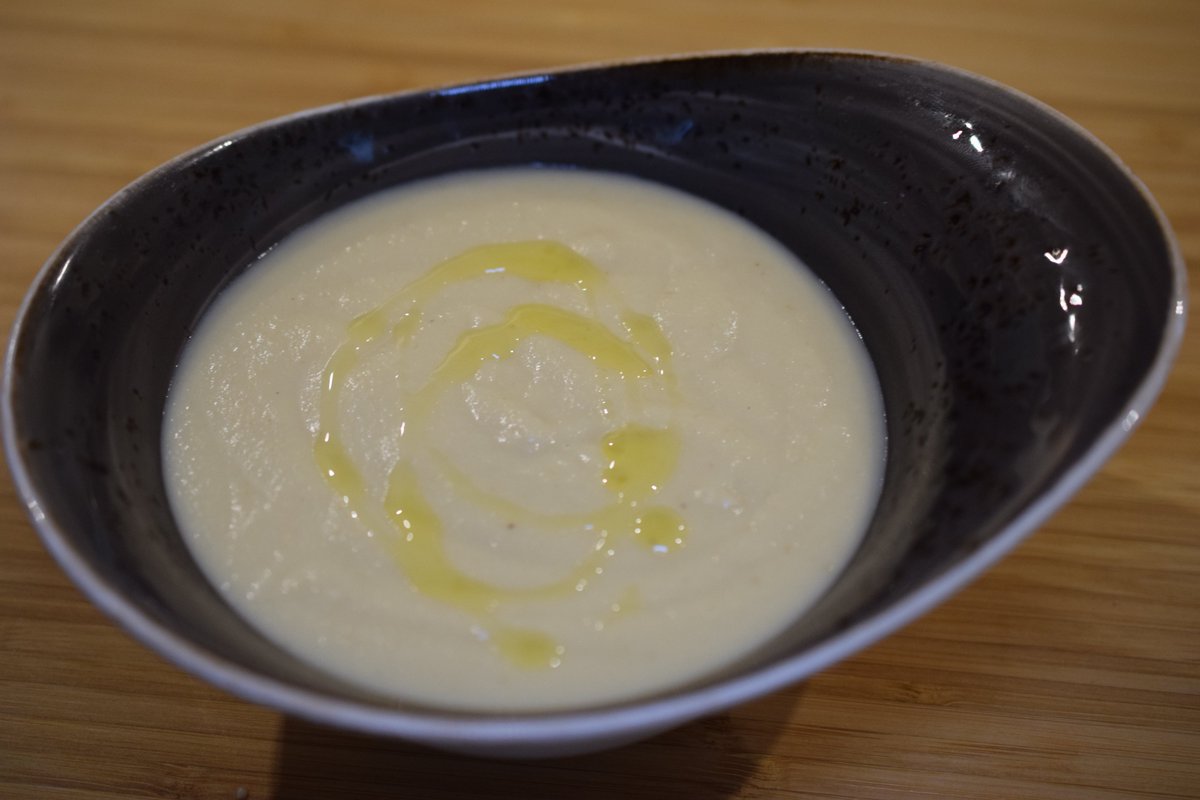 This deliciously sweet and creamy parsnip soup is an ideal starter or something to warm and nurish on these chilli afternoons. Super simple, delicious and cheap to make. Freezes excess for another day.
boredofbeans.co.uk/roasted-parsni…