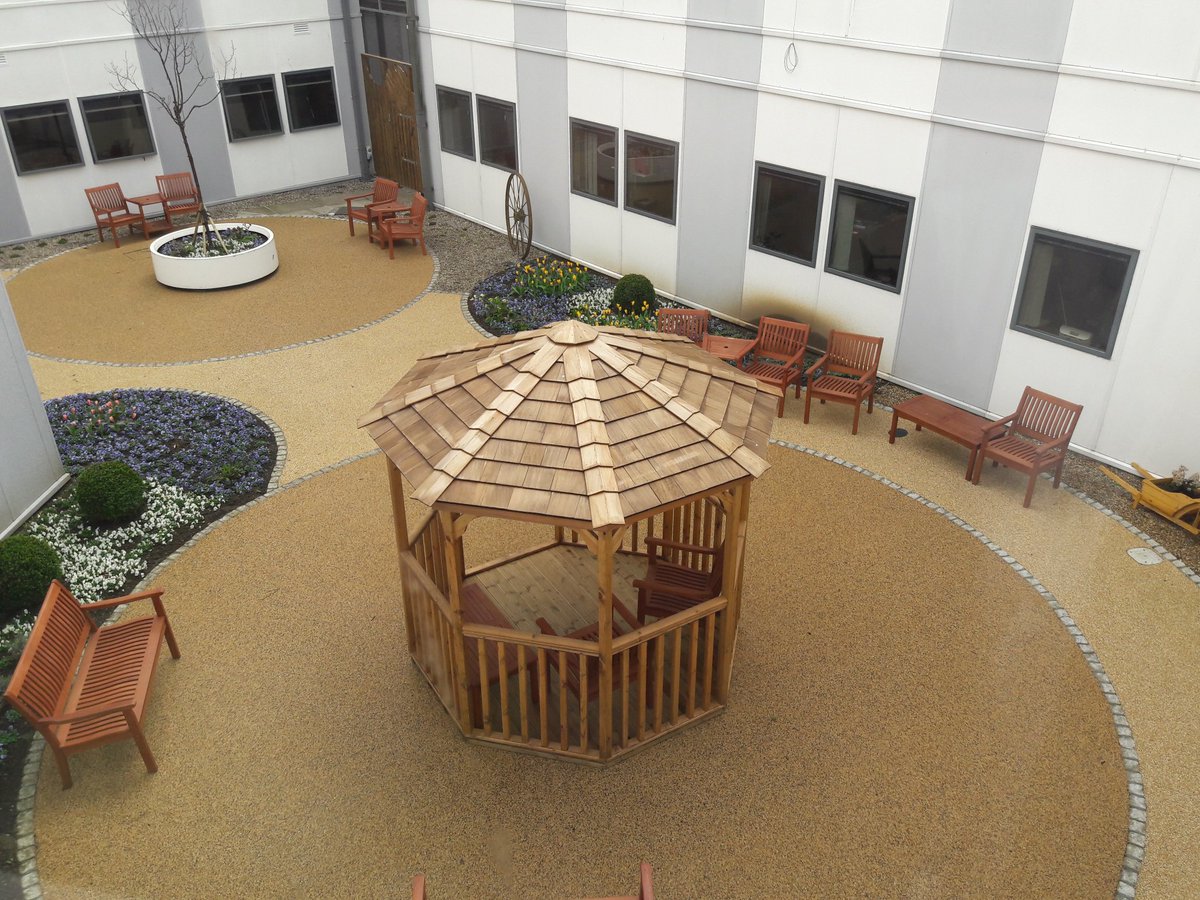 Look at those flowers! The Live-Well Dementia Garden is certainly blooming now! 🌺🌼🌱💚😁 <a href="/HodbyFran/">Fran Hodby</a> <a href="/elmarieswanepo5/">Elmarie Swanepoel</a> <a href="/TamaeIso/">Tamae Isomura</a> <a href="/jgreendementia/">Julie Green</a> <a href="/NickAlston_cm1/">Nick Alston CBE DL</a> @broomfieldnhs #garden #flowerpower #colour #dementia