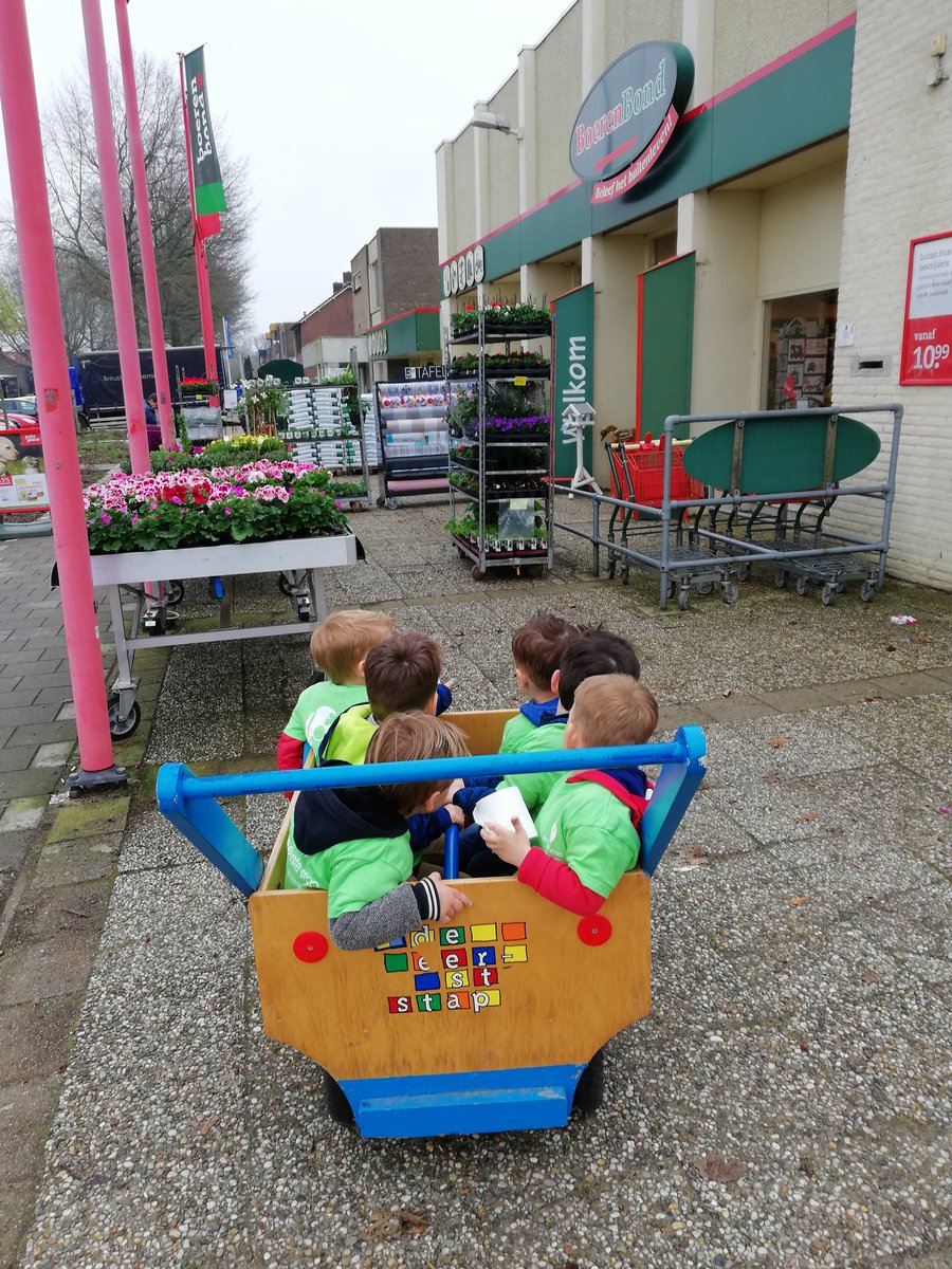 Vanmorgen met de kinderen de gewonnen prijs op gehaald <a href="/groen/">۟</a> cement <a href="/boerenbond/">Boerenbond</a> Wijchen #plezier#bedankt