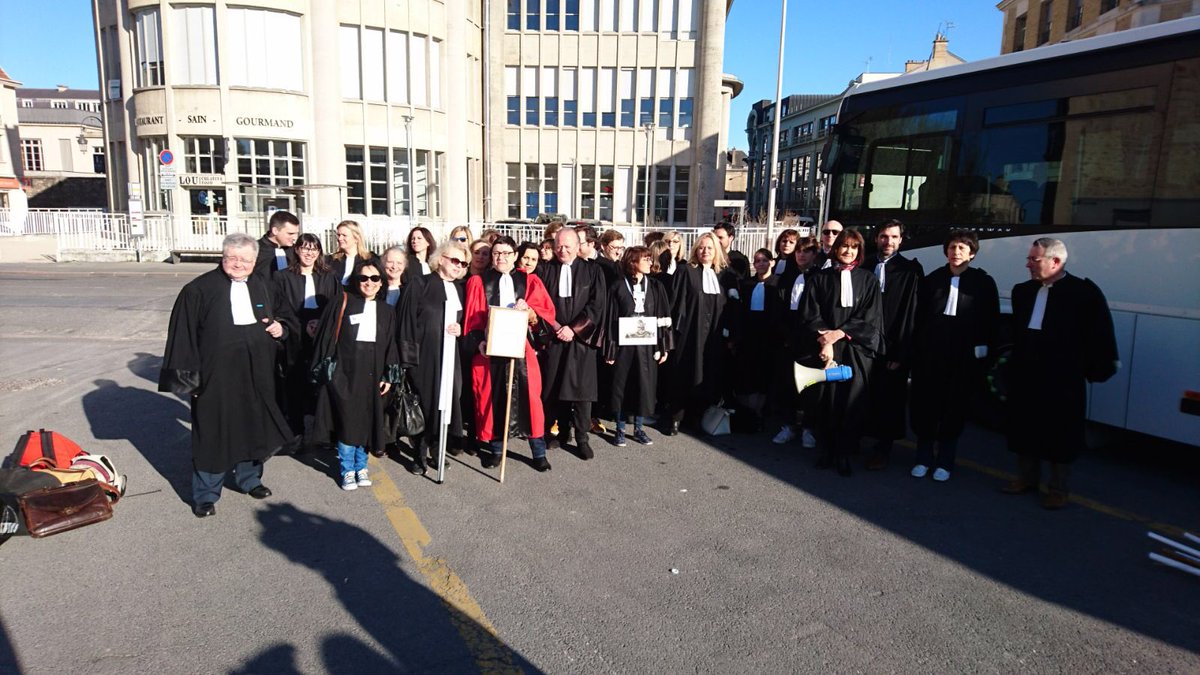 Les avocats rémois et châlonnais en route pour manifester à Paris avec les confrères de toute la France.