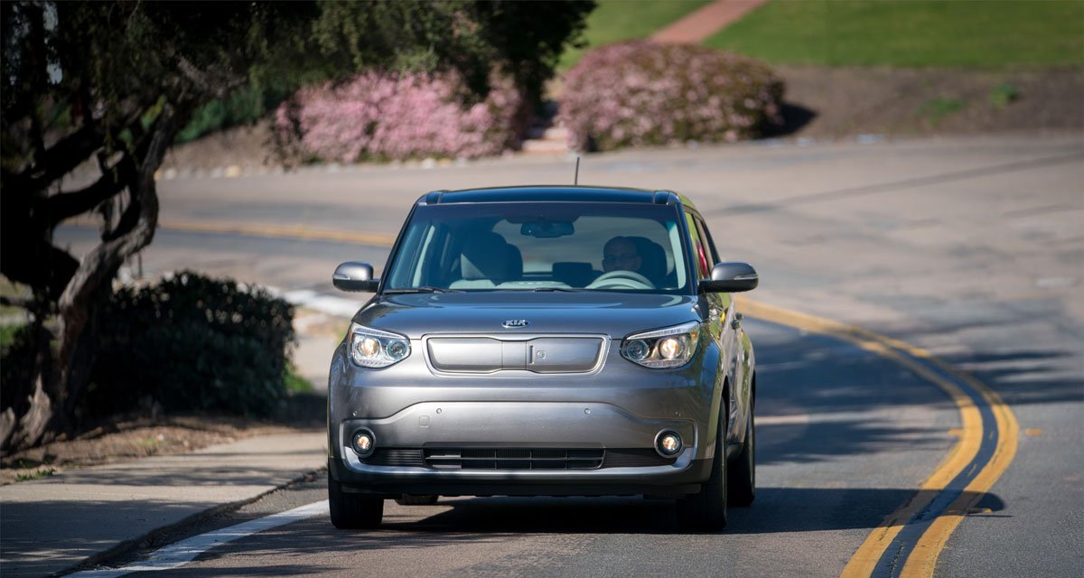 HMGnewsroom's tweet photo. [#HMG] #KiaMotors has developed a wireless charging system on the #Soul #EV #HATCI ▶ https://t.co/VYyioU4166 https://t.co/VM1VIhgYpm