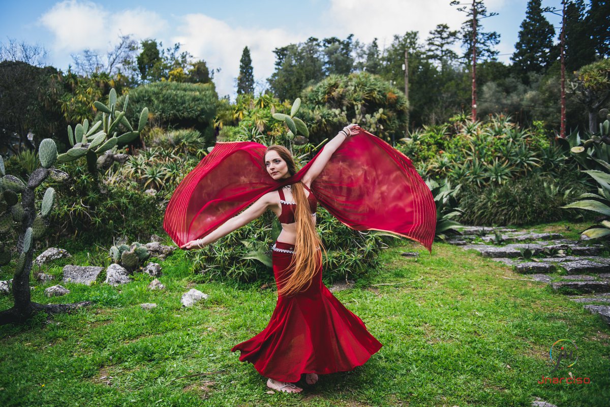 diana_therose's tweet photo. #Model / #Dancer: #DianaRosa
#Photography: #JoséNarciso
Production: #TheRealThing, by #AVidaAtravésdaLente

#dancing #photoshoot #redvelvet #danceoutfit #dancewear #redveil #bellydancer #exoticlook #exoticdancer #redwoman #silkveil #veildancer #orientaldancer #verylonghair #red https://t.co/OKFI9CQFpD