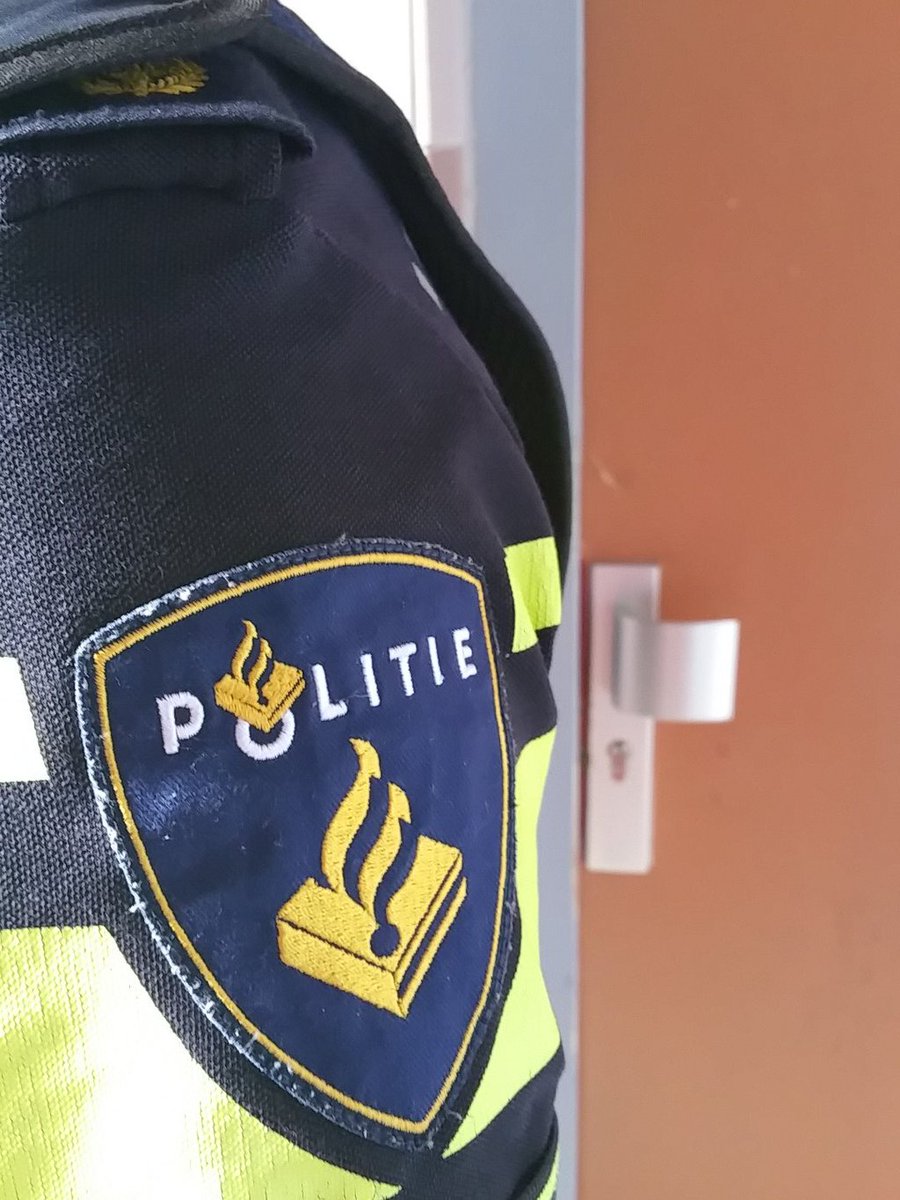 #Politie #Ridderkerk waarschuwt voor 'personen' die cilindersloten komen vervangen. Zij doen dit uit naam van verhuurder #Woonvisie, maar werken daar helemaal niet. Iedereen bij wie de cilinder van de deur is vervangen neem contact met politie, mogelijk is #sleutel achtergehouden