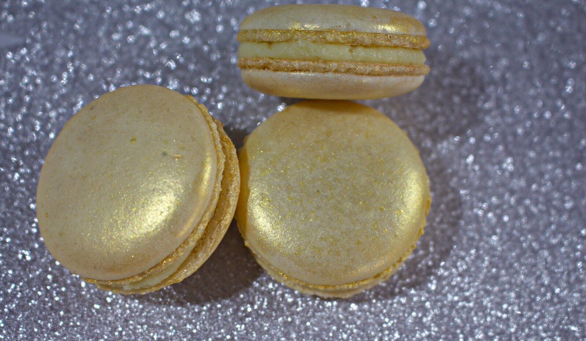 Hildavillarroel's tweet photo. Blueberry and soursap macarons #macarons #blueberry #soursap #whitechocolate #pastries #chefpatissier #cheflife #chefworks #followme #likes #lekker #bakken #ontheblog #instamacaron #instadessert #instasweet #eeeeeats #bakelikeapro #chefsplateform #chefroll #food #macaronstagram https://t.co/RcktHyxgde