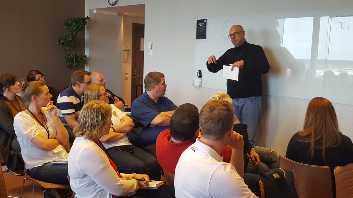 Svenska Ishockeyförbundets projekt för att behålla fler flickor 10-14 år är igång! 

Alla distrikt samlades 7-8 april för en uppstart

Läs mer här: bit.ly/2GPP6em  #twittpuck