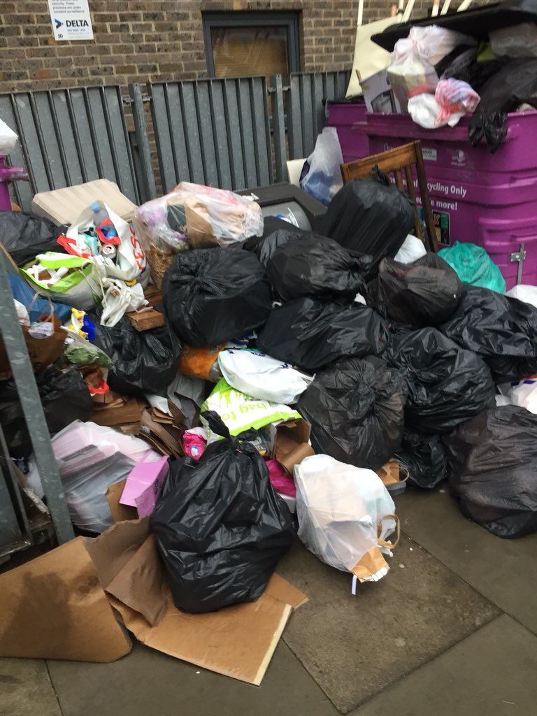 MHen77's tweet photo. @LQHomesMatter merge with East Thames seems to affect rubbish in Stainsby Road ( not a great start ) https://t.co/I0kleVkLUD