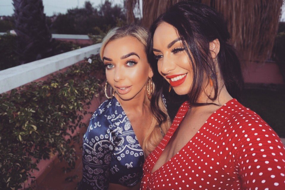 @Fern_Makeup Happy Birthday to this remarkable Girl. You make me laugh until my belly hurts. Beautiful Inside and out, I love you Polly ❤️