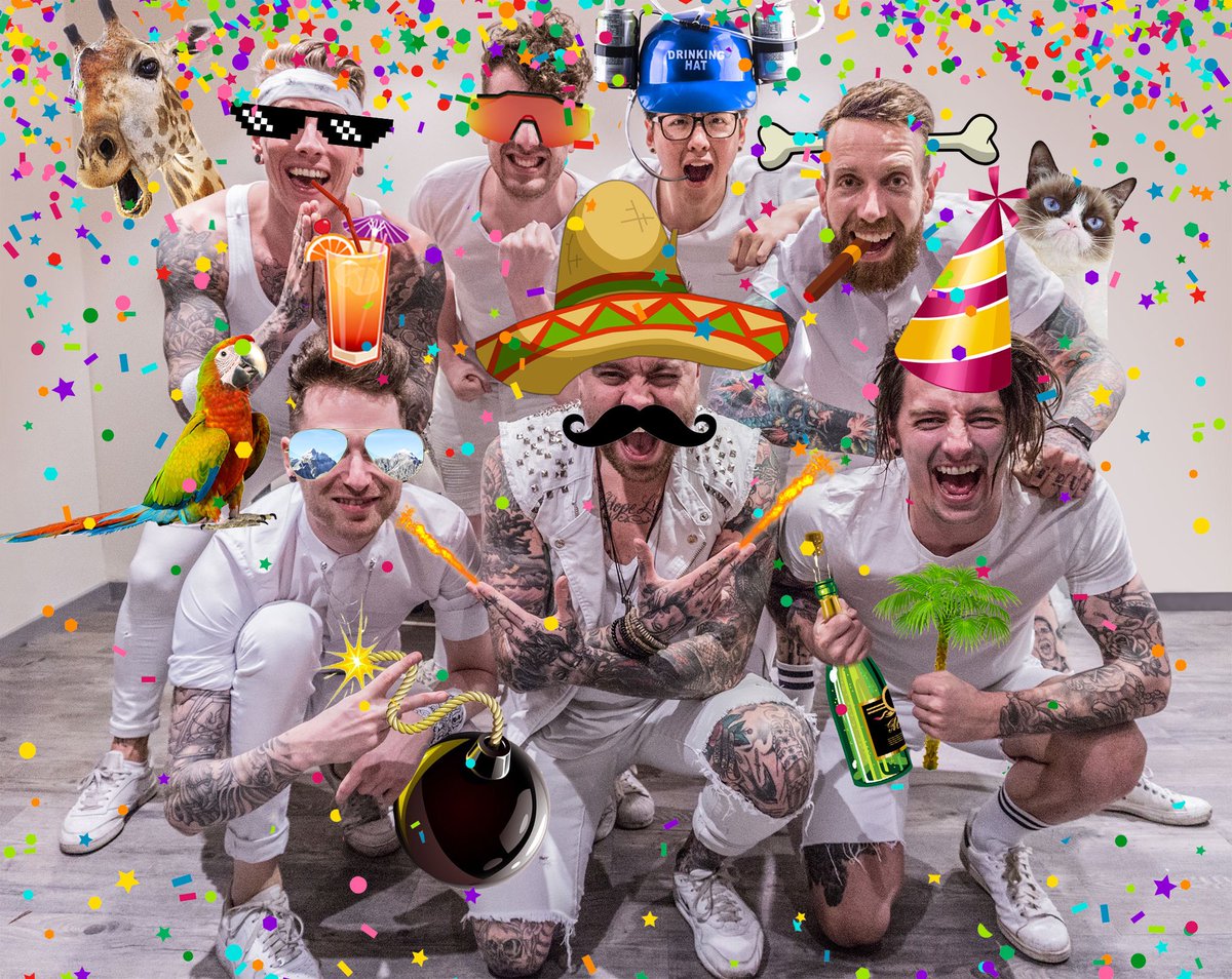 💥 90% AFAS Live tickets SOLD! 💥
Veel inzet: we hebben inmiddels 90% van de tickets voor onze AFAS Live show verkocht, het gaat dus in razend tempo richting uitverkocht! 😱 De laatste kaarten voor 6 oktober haal je via thedirtydaddies.com. Don't sleep on it! 🎉