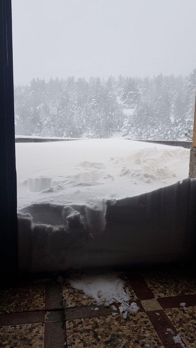 Alrededor de 50 centímetros acumulados en el Puerto de los Cotos y nosotros: abiertos todos los días desde 1924.