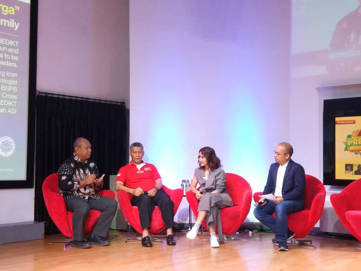 Menurut Bpk. Lilik Kurniawan <a href="/BNPB_Indonesia/">BNPB Indonesia</a> cara mensosialisasikan bencana salah satunya adalah dengan adanya program  "Desa tangguh bencana" #SiagaBersama #PREDIKT