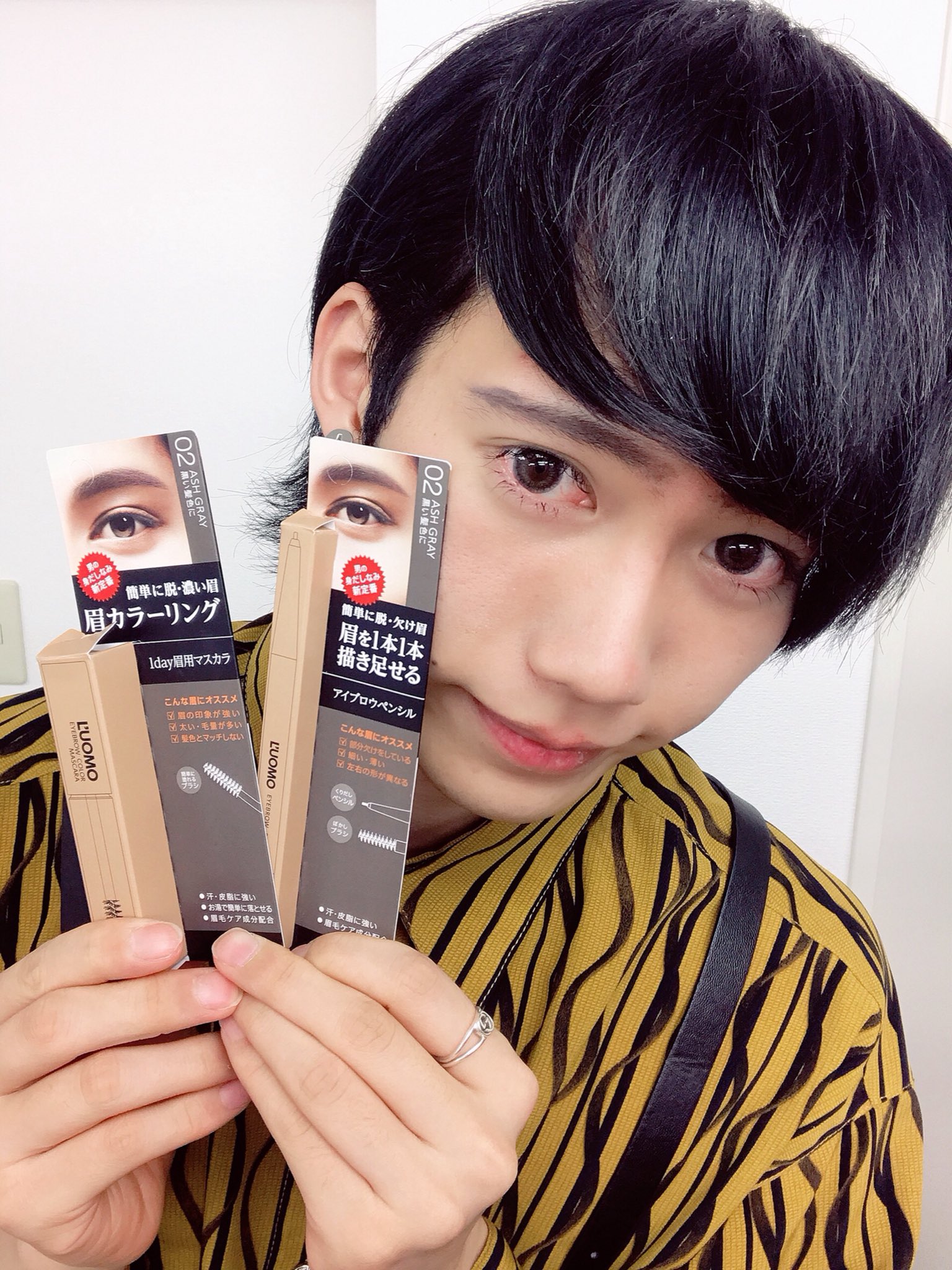Dao 다오 ルオモのアイブロウカラーマスカラ Amp ペンシルを使って モテ眉書きました アッシュグレーだからお洒落にカッコよく そしてキリッとなります 眉毛って印象変わるからすごく重要だよね T Co Yiosa4gdlg ルオモ Luomo