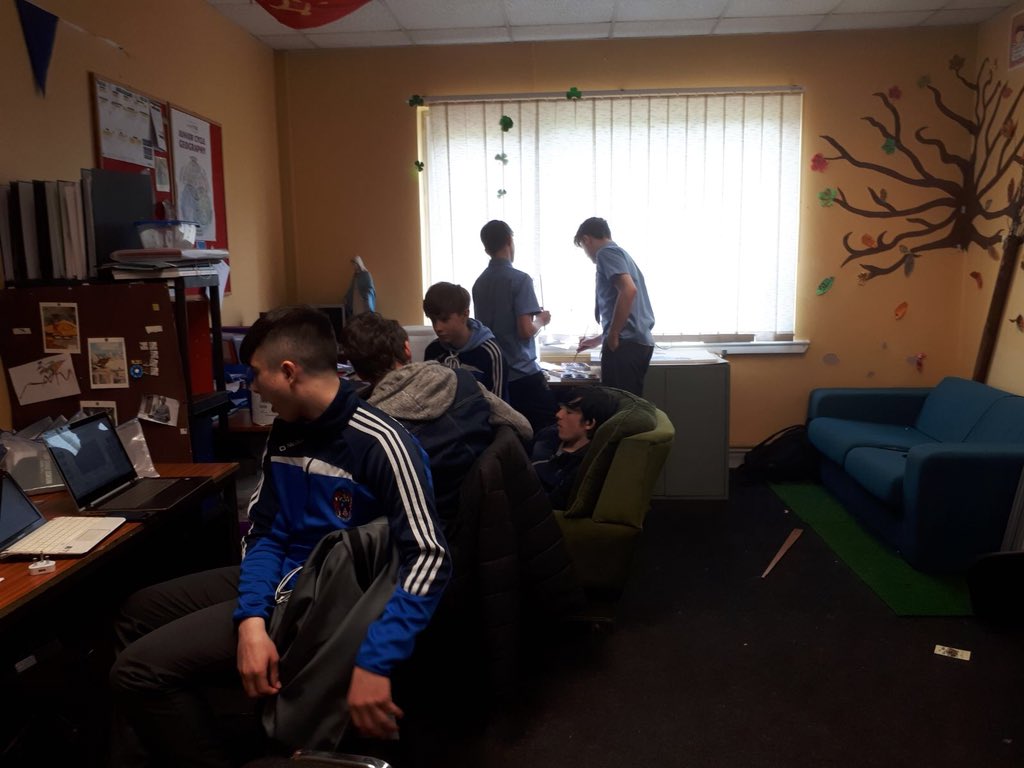 NorthMonHistory's tweet photo. History Club News / Nuacht an Chlub Stair:

Members of the North Mon History Club yesterday working on their entries for the Thomas F Meagher Foundation competition. 

Best of luck lads! @tfmf1848 #ThomasFMeagher @JctHistory @CorkHTA #histedchatie https://t.co/jG1GWOUURj