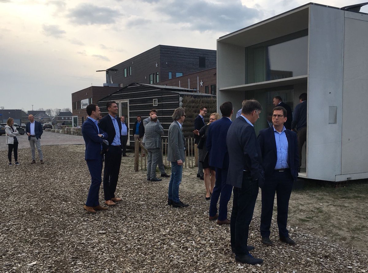 Gisteren bezochten ontwikkelaars en bouwers van Almere de BouwEXPO Tiny Housing. Het was voor hen nog even wennen dat mensen echt zo willen wonen.