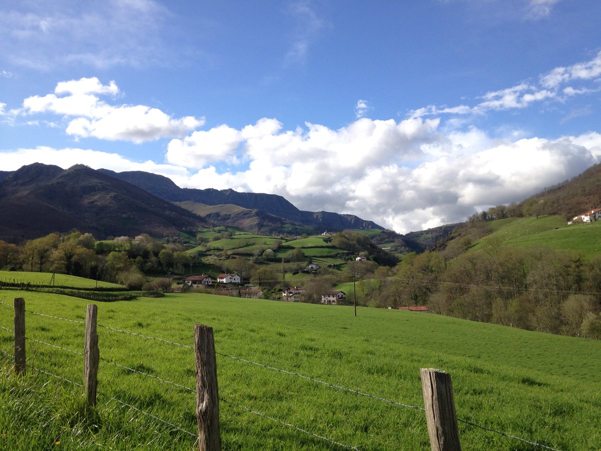 guideMichelinFR's tweet photo. Carte postale du Pays basque #paisvasco #bonjour #Euskadi #terroir https://t.co/e828U7vDAm