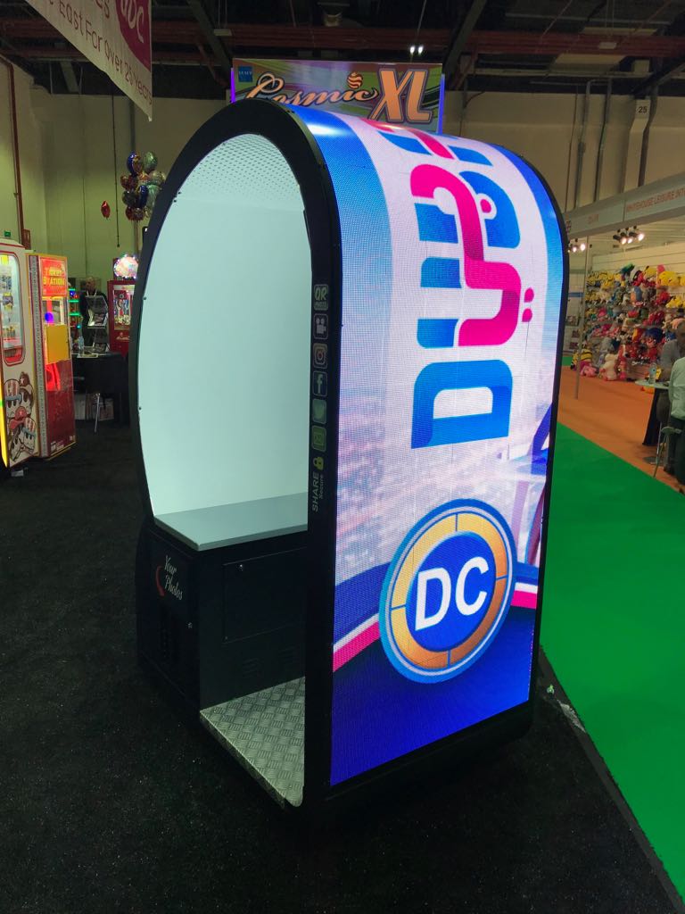 Photobooth_DC's tweet photo. Last day at #DEAL2018, come to see the Eclipse photo booth at UDC's booth #Z2-K05 #DEALMiddleEast #dubai #uae #udc #ledphotobooth #photobooth #digitalcentre @udcltd @DEALIEC https://t.co/3usZPqiRlL