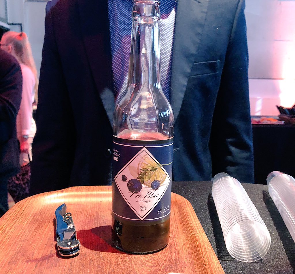KatjaWillberg's tweet photo. Superlimu mustikoista joka sisältää vitamiineja ja antioksidantteja  ja siinä on puolet vähemmän sokeria 🇫🇮💙 👌🏼@imbluefi #ManagementEvents https://t.co/TxZDX86f6e