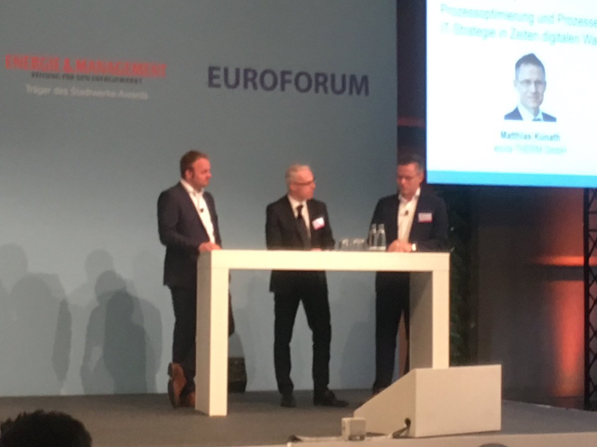 energie_live's tweet photo. #efswt Matthias Kunath @enviaM , Dr. Moritz @siv_de und Stefan Sagmeister @Sagmeist3Stefan @zeitung_energie im Gespräch https://t.co/sBX2QrfOX2