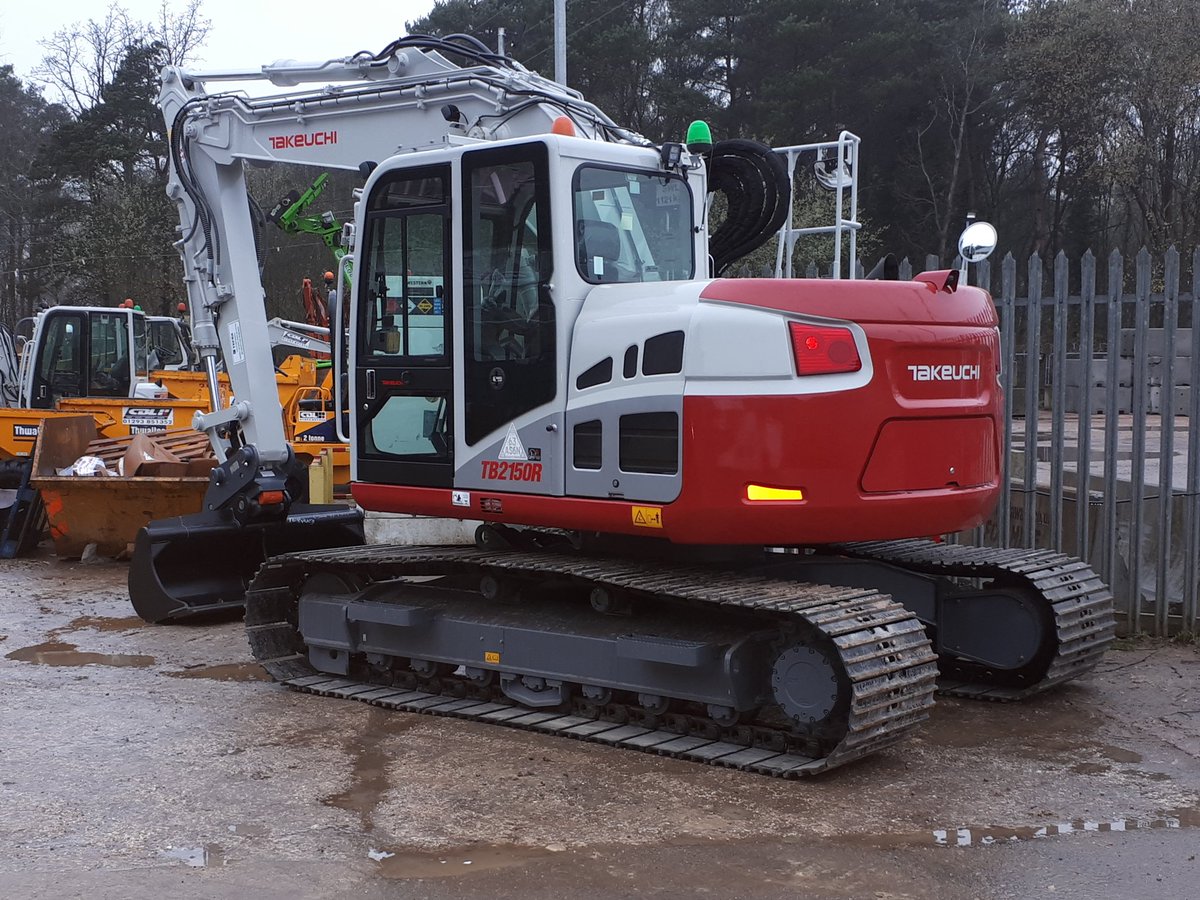 These big beasts seem to be flying out #Excavator #takeuchi #cbl_crawley