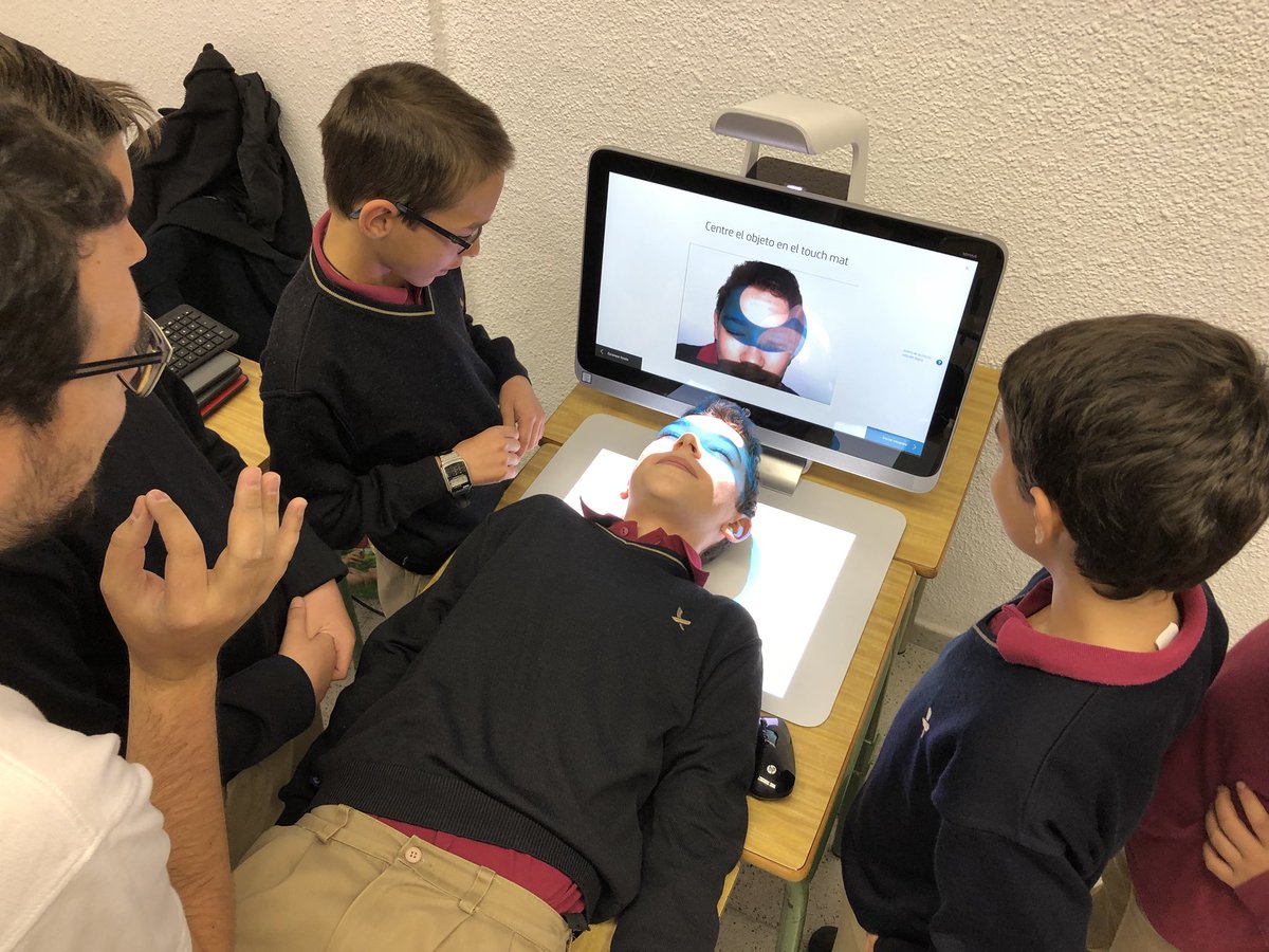 xaloc_edu's tweet photo. Fem la nostra cara en 3D #6prim @Grupo_AEd https://t.co/GwGHMB7Pin